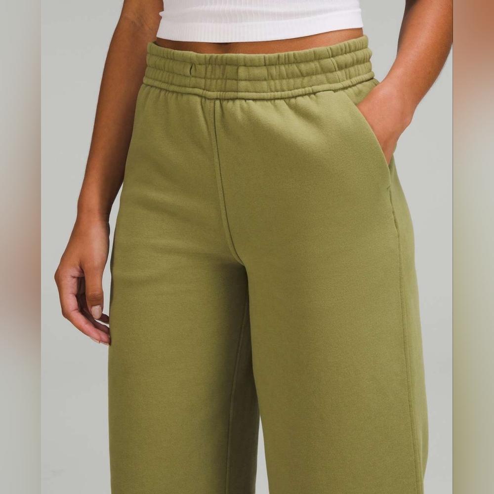 # 284 Lululemon Loungeful High-Rise Wide Leg Crop